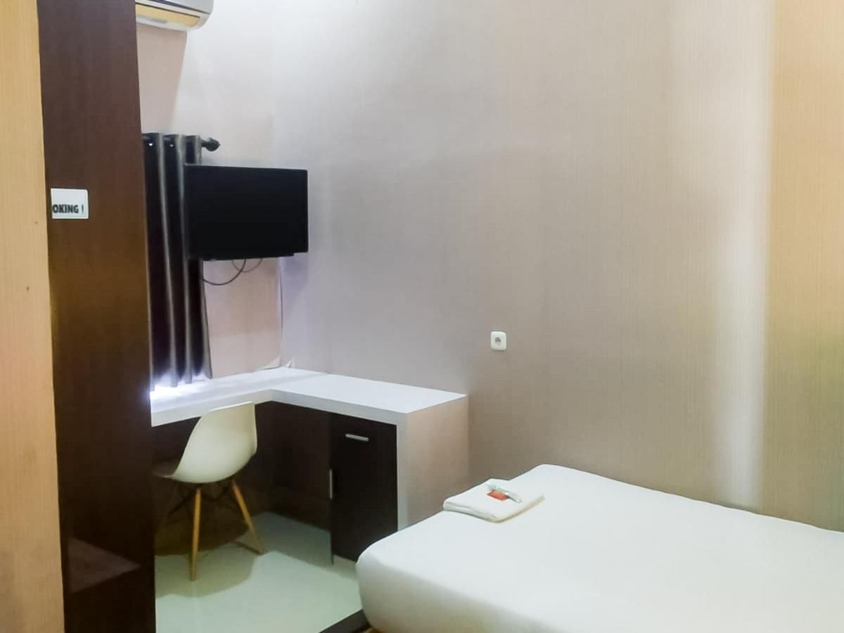 Hotel Reddoorz Syariah Near Sultan Syarif Kasim II Airport Pekanbaru Esterno foto
