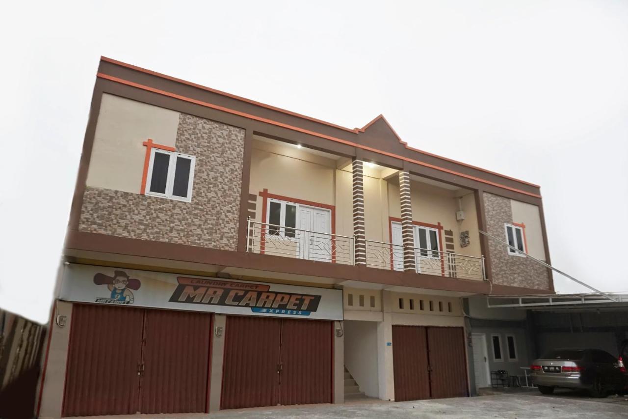 Hotel Reddoorz Syariah Near Sultan Syarif Kasim II Airport Pekanbaru Esterno foto